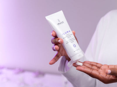 Image Skincare ILUMA – Intensiv aufhellender Peeling-Reiniger